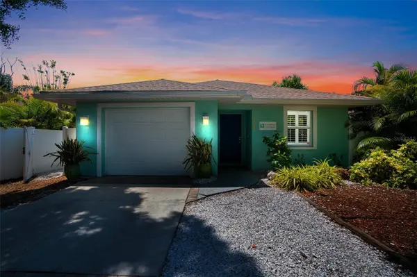 2051 ROSELAWN ST, Sarasota, FL 34231