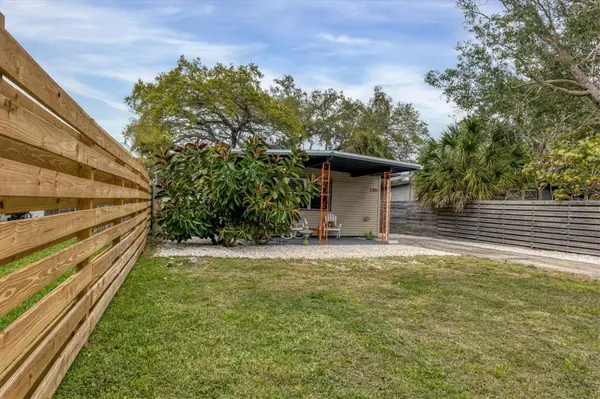 2305 NOVUS ST, Sarasota, FL 34237