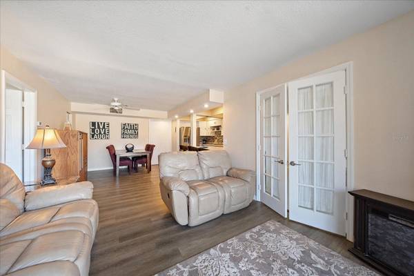 519 ALBEE FARM RD #111, Venice, FL 34285