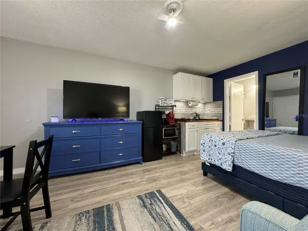 7150 N TAMIAMI TRL #S-623, Sarasota, FL 34243