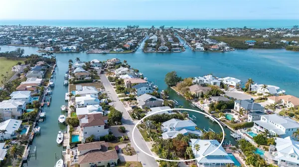 605 N POINT DR, Holmes Beach, FL 34217