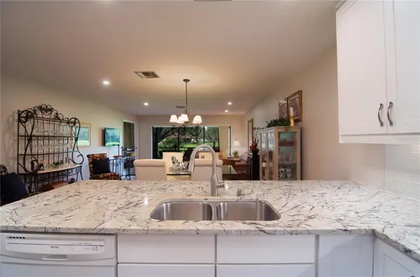 5635 GOLF POINTE DR #101, Sarasota, FL 34243