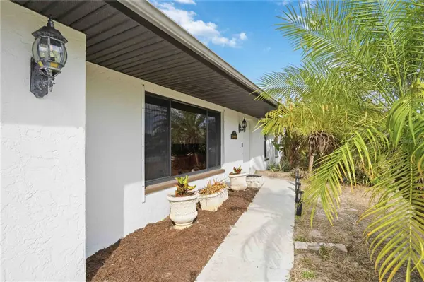 28474 COCO PALM DR, Punta Gorda, FL 33982