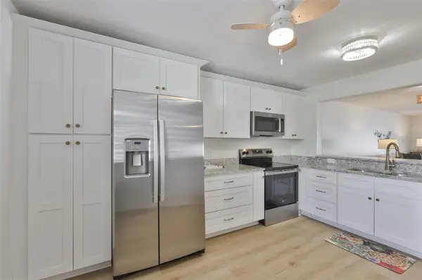 597 LAKESIDE DR #597, Bradenton, FL 34210