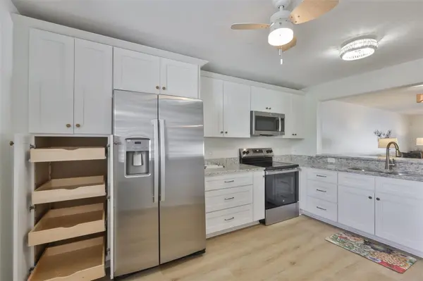 597 LAKESIDE DR #597, Bradenton, FL 34210