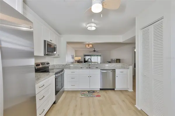 597 LAKESIDE DR #597, Bradenton, FL 34210