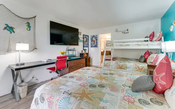 7150 N TAMIAMI TRL #S-612, Sarasota, FL 34243