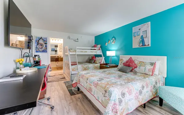 7150 N TAMIAMI TRL #S-612, Sarasota, FL 34243