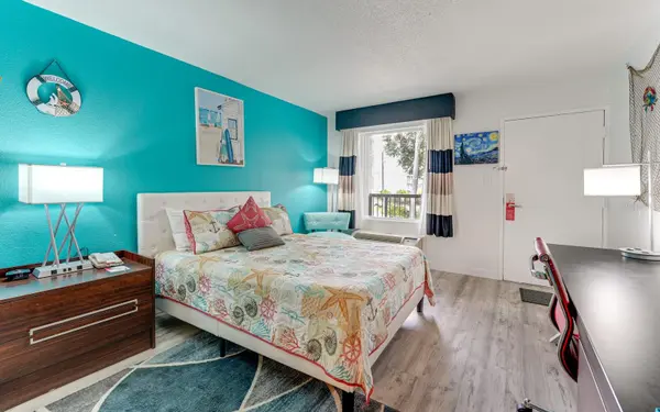 7150 N TAMIAMI TRL #S-612, Sarasota, FL 34243