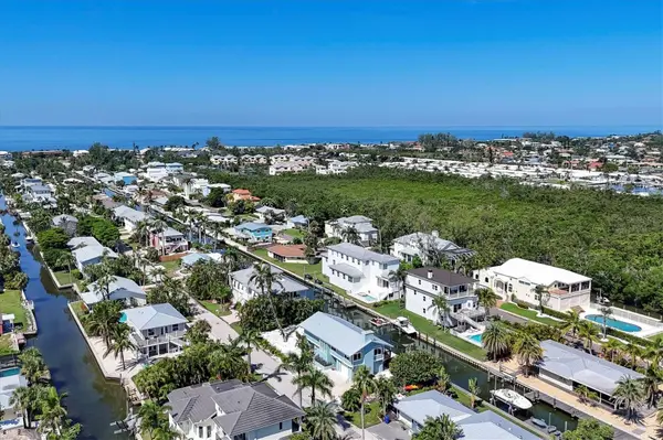 825 TARAWITT DR, Longboat Key, FL 34228