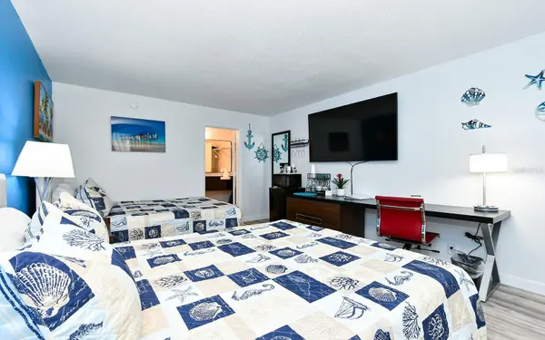 7150 N TAMIAMI TRL #S-614, Sarasota, FL 34243