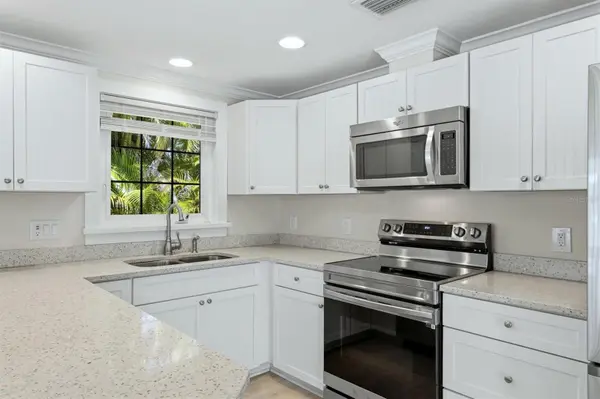 5803 DE PALMAS AVE, Holmes Beach, FL 34217