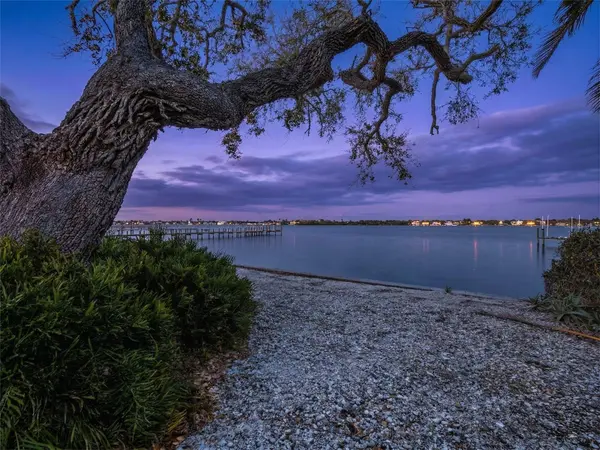 1267 STARBOARD LN, Sarasota, FL 34242