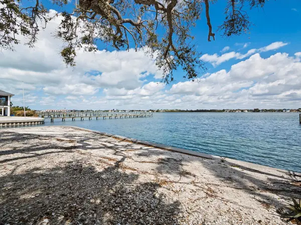 1267 STARBOARD LN, Sarasota, FL 34242