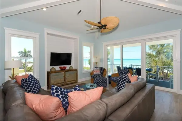 903 GULF DR S, Bradenton Beach, FL 34217