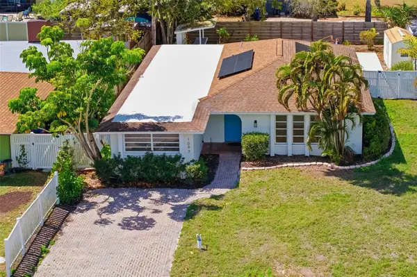 1097 WILLIS AVE, Sarasota, FL 34232