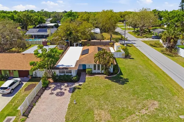 1097 WILLIS AVE, Sarasota, FL 34232