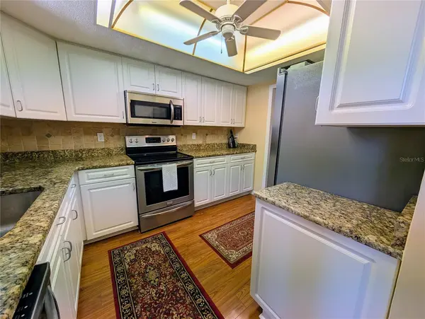 3807 LAKE BAYSHORE DR #H-416, Bradenton, FL 34205