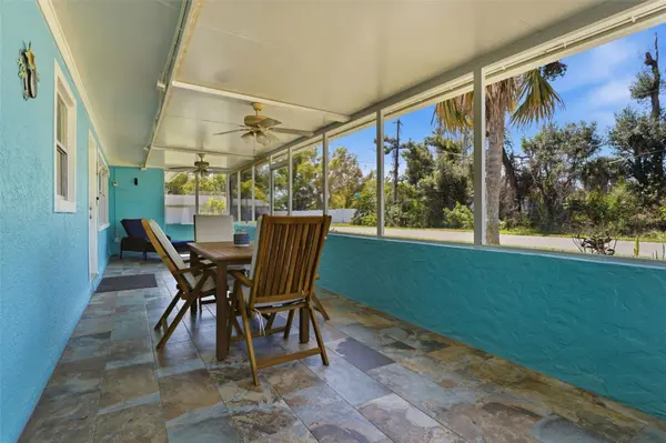2400 PINE CT, Nokomis, FL 34275