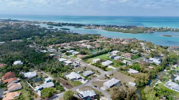 223 ROBERTS RD, Nokomis, FL 34275