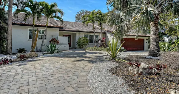 5231 SIESTA COVE DR, Sarasota, FL 34242