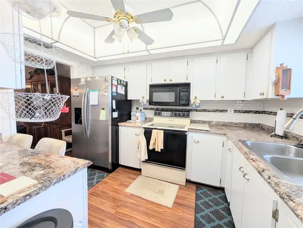 3624 LAKE BAYSHORE DR #K-303, Bradenton, FL 34205