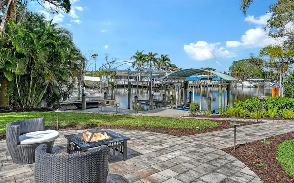 121 HOLLY AVE, Sarasota, FL 34243