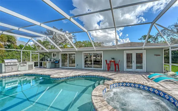 121 HOLLY AVE, Sarasota, FL 34243