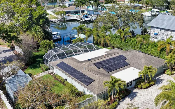 121 HOLLY AVE, Sarasota, FL 34243