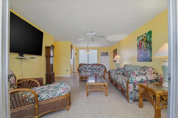 200 N BETTY LN #1C, Clearwater, FL 33755
