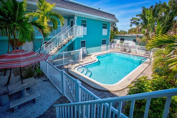 11440 1ST ST E #1, Treasure Island, FL 33706