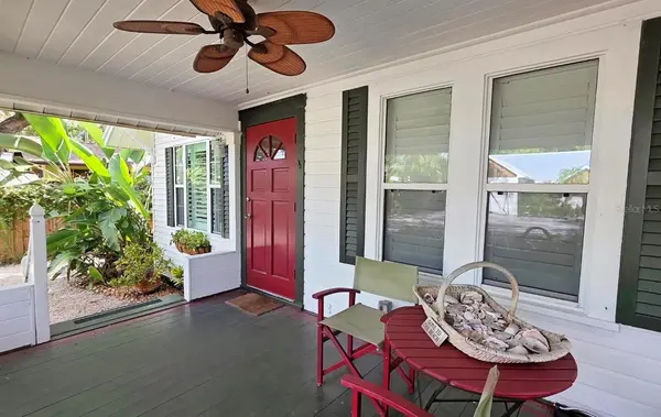 2310 HICKORY AVE, Sarasota, FL 34234