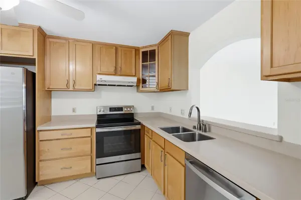 211 LAKEWOOD DR #211, Bradenton, FL 34210