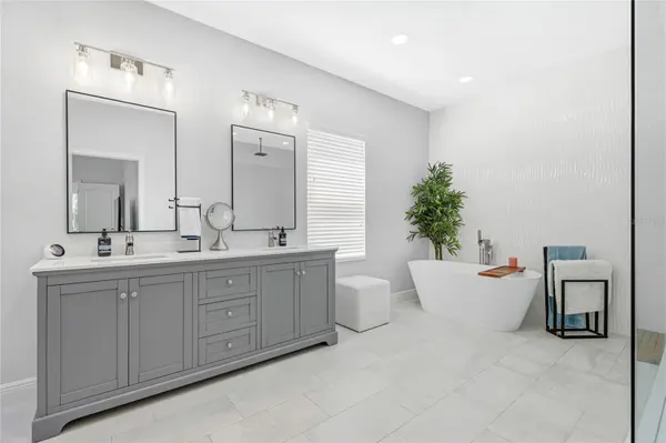 1735 LAKE VERONA CIR, Bradenton, FL 34211