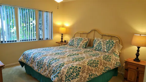 5677 ASHTON LAKE DR #11, Sarasota, FL 34231