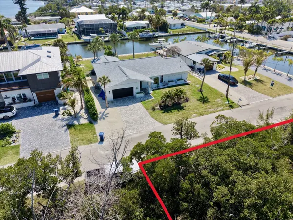 28TH ST, Holmes Beach, FL 34217