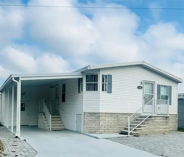 2305 BAY DR, Bradenton, FL 34207