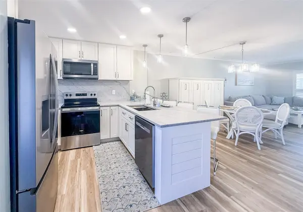 845 BENJAMIN FRANKLIN DR #202, Sarasota, FL 34236