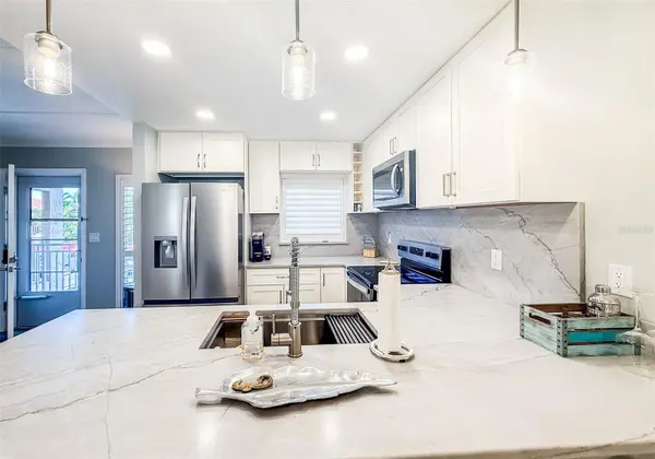 845 BENJAMIN FRANKLIN DR #202, Sarasota, FL 34236