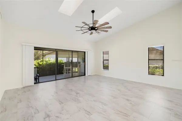 3862 WILSHIRE CIR W #107, Sarasota, FL 34238