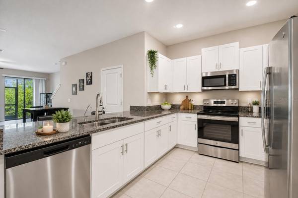 633 ROYAL EMPRESS DR, Ruskin, FL 33570