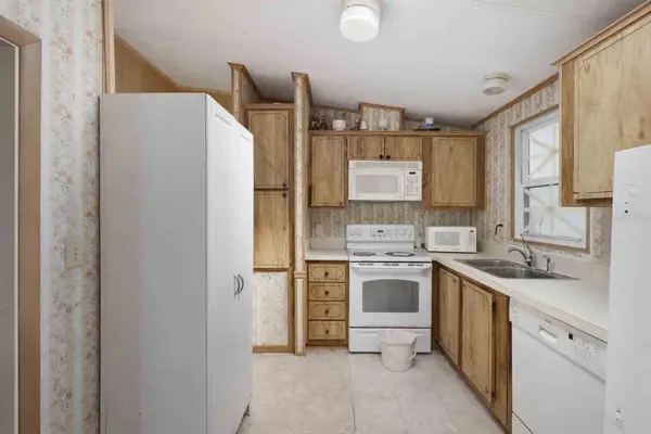 1763 W SCHWARTZ BLVD, Lady Lake, FL 32159