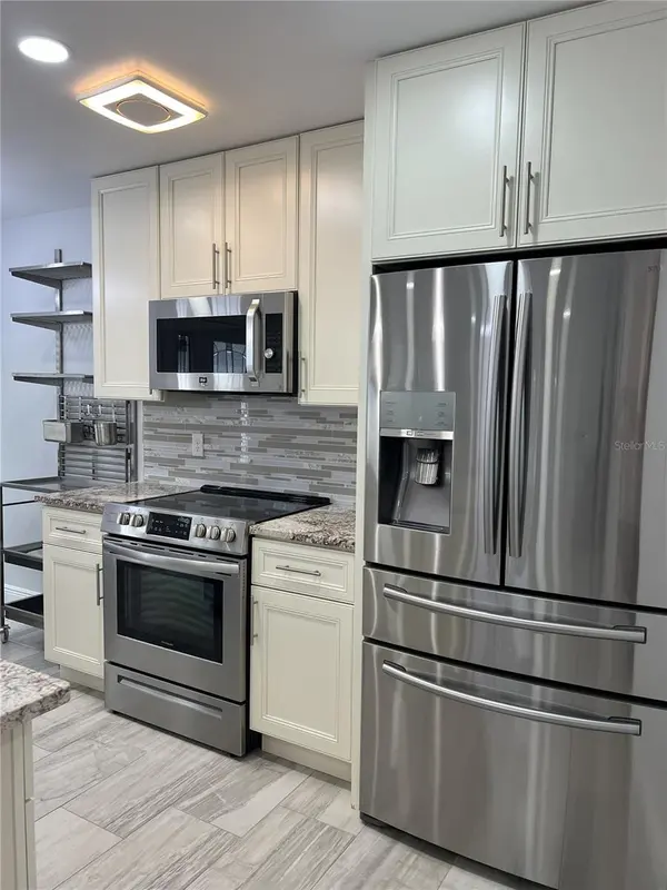 1742 8TH ST, Sarasota, FL 34236