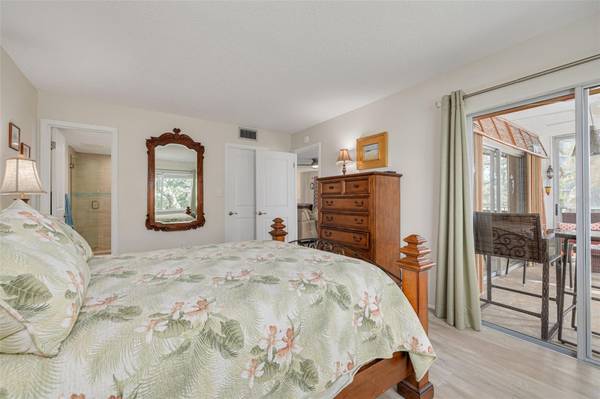 8635 MIDNIGHT PASS RD #201C, Sarasota, FL 34242