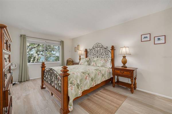 8635 MIDNIGHT PASS RD #201C, Sarasota, FL 34242