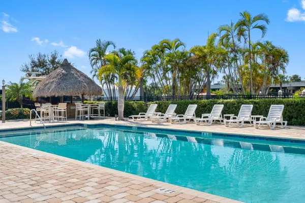 6057 MOORINGS DR S, St Petersburg, FL 33712