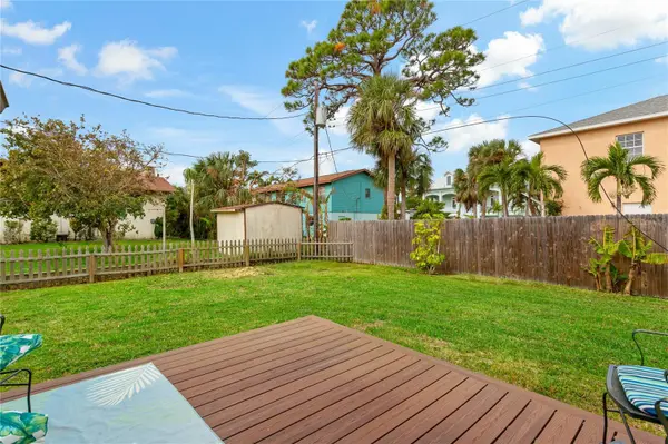 1675 BLAKEMORE LN, Sarasota, FL 34231