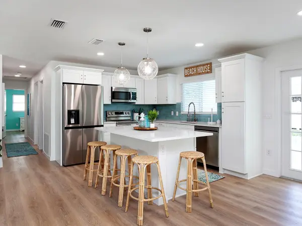 3049 WOOD ST, Sarasota, FL 34237