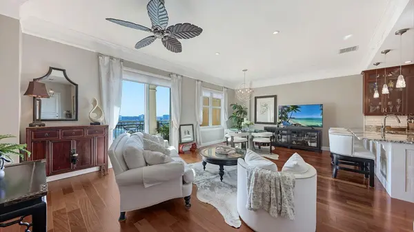 750 N TAMIAMI TRL #PH08, Sarasota, FL 34236