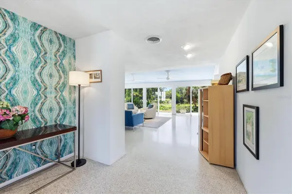 2940 BOUGAINVILLEA ST, Sarasota, FL 34239